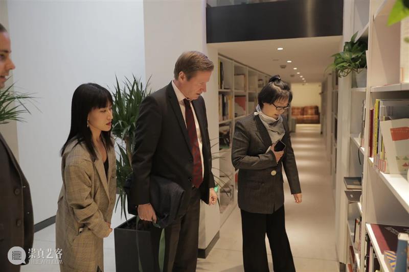 芬兰驻沪总领事一行参访上海民生现代美术馆 芬兰 总领事 上海民生现代美术馆 驻沪 现场 何朗明 国家 官员 马维 Palom 崇真艺客