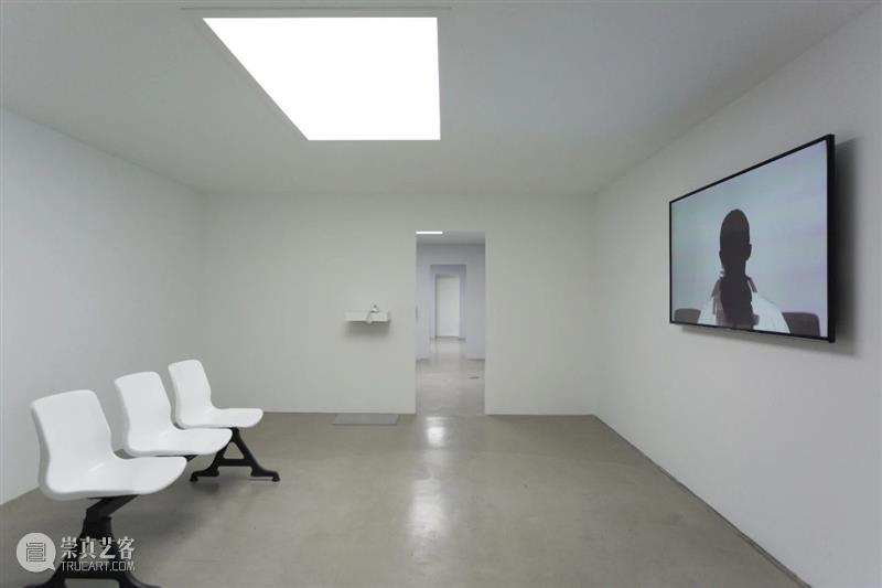 HOW 新展赠票福利|一起探索神秘“暗光” HOW 暗光 福利 海报 灵感 Oursler 元素 展期 艺术家 乌拉 崇真艺客