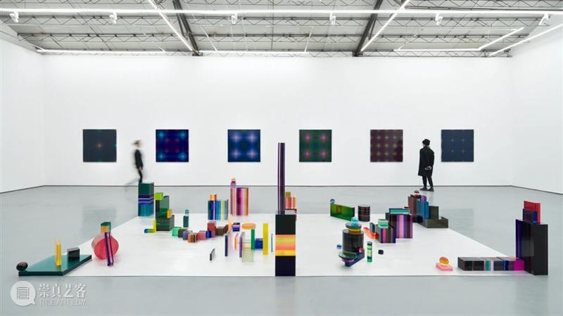 AIKE 现场｜王一个展《当明有暗，当暗有明》 王一 AIKE 现场 AIKE荣幸 个展 装置 作品 柱场 域内 几何 崇真艺客