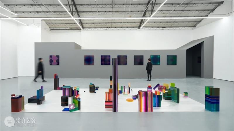 AIKE 现场｜王一个展《当明有暗，当暗有明》 王一 AIKE 现场 AIKE荣幸 个展 装置 作品 柱场 域内 几何 崇真艺客