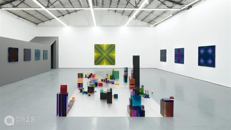 AIKE 现场｜王一个展《当明有暗，当暗有明》 王一 AIKE 现场 AIKE荣幸 个展 装置 作品 柱场 域内 几何 崇真艺客