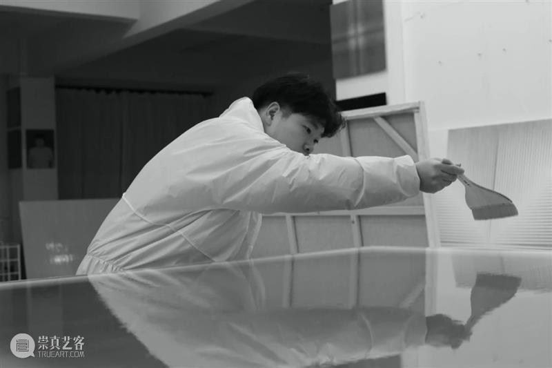 AIKE 现场｜王一个展《当明有暗，当暗有明》 王一 AIKE 现场 AIKE荣幸 个展 装置 作品 柱场 域内 几何 崇真艺客