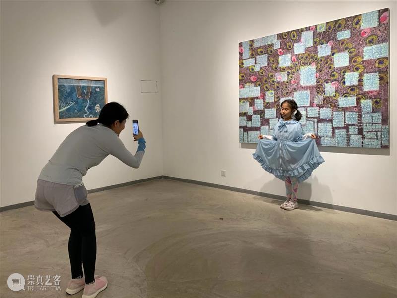 《种子——郭子作品展》亮相于深圳桥舍画廊 种子 郭子 作品展 深圳 桥舍画廊 开幕式 现场 场景 崇真艺客