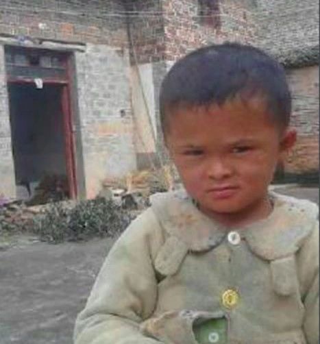“最帅”藏族小伙一夜爆红,遭网红公司疯抢,为什么网友都极力反对? 小伙 藏族 网友 公司 康巴 名字 丁真 起因 摄影师 四川 崇真艺客