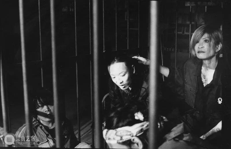 拍五条人的艺术家来开暗房课啦！｜集美·阿尔勒国际摄影季游学 集美 阿尔勒 国际 摄影季 艺术家 暗房 五条人 厦门 气候 三影堂 崇真艺客