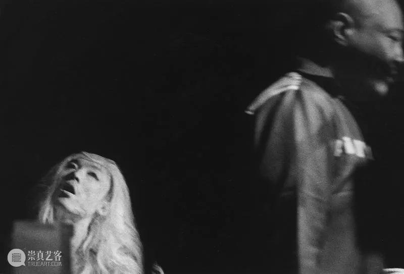 拍五条人的艺术家来开暗房课啦！｜集美·阿尔勒国际摄影季游学 集美 阿尔勒 国际 摄影季 艺术家 暗房 五条人 厦门 气候 三影堂 崇真艺客