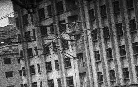 拍五条人的艺术家来开暗房课啦！｜集美·阿尔勒国际摄影季游学 集美 阿尔勒 国际 摄影季 艺术家 暗房 五条人 厦门 气候 三影堂 崇真艺客