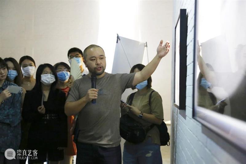 拍五条人的艺术家来开暗房课啦！｜集美·阿尔勒国际摄影季游学 集美 阿尔勒 国际 摄影季 艺术家 暗房 五条人 厦门 气候 三影堂 崇真艺客