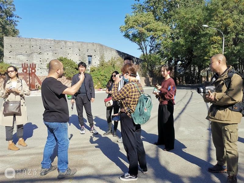 拍五条人的艺术家来开暗房课啦！｜集美·阿尔勒国际摄影季游学 集美 阿尔勒 国际 摄影季 艺术家 暗房 五条人 厦门 气候 三影堂 崇真艺客