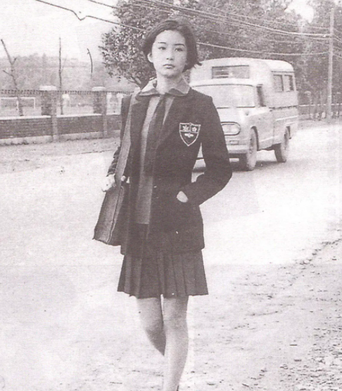 演禁片出道，火了47年，这华语第一美人堪称传奇 传奇 美人 禁片 华语 前几天 明星 微博 一张照片 网友 集体 崇真艺客