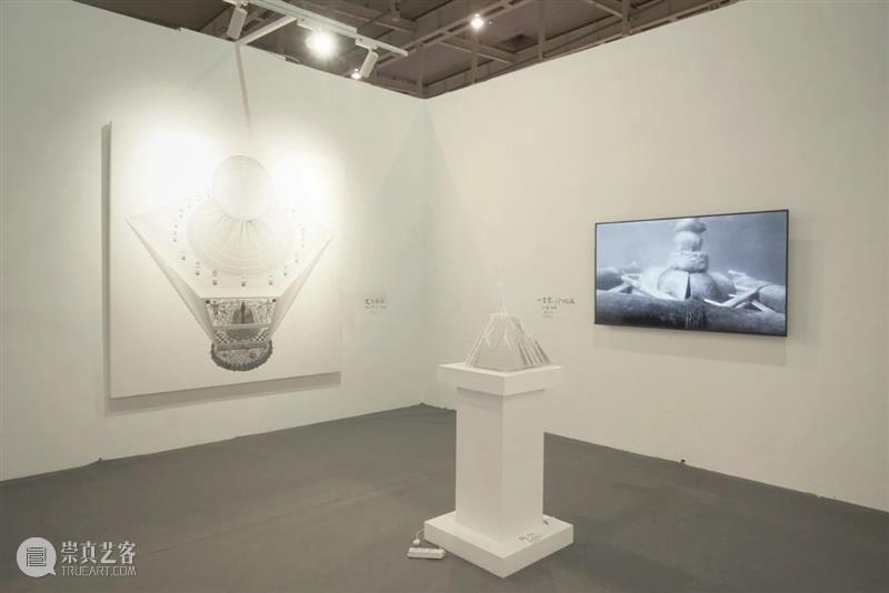 孙宇·HOLY SHIRT 作品导览｜南京国际艺博会 NAFI2020·展览现场 南京 国际 孙宇 SHIRT 现场 作品 艺博会 导览 Gallery+Projects荣幸 艺术 崇真艺客