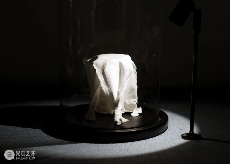 展览开放|“方力钧陶瓷”展在宋庄美术馆展出 宋庄美术馆 方力钧 陶瓷 展览 艺术 档案 宋庄美术馆二楼 南侧 展厅 作品 崇真艺客