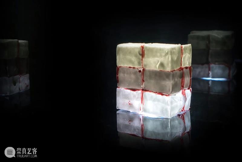 展览开放|“方力钧陶瓷”展在宋庄美术馆展出 宋庄美术馆 方力钧 陶瓷 展览 艺术 档案 宋庄美术馆二楼 南侧 展厅 作品 崇真艺客