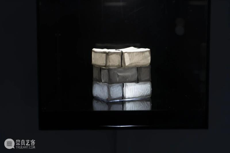 展览开放|“方力钧陶瓷”展在宋庄美术馆展出 宋庄美术馆 方力钧 陶瓷 展览 艺术 档案 宋庄美术馆二楼 南侧 展厅 作品 崇真艺客