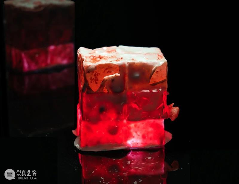 展览开放|“方力钧陶瓷”展在宋庄美术馆展出 宋庄美术馆 方力钧 陶瓷 展览 艺术 档案 宋庄美术馆二楼 南侧 展厅 作品 崇真艺客