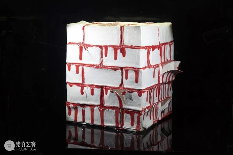 展览开放|“方力钧陶瓷”展在宋庄美术馆展出 宋庄美术馆 方力钧 陶瓷 展览 艺术 档案 宋庄美术馆二楼 南侧 展厅 作品 崇真艺客