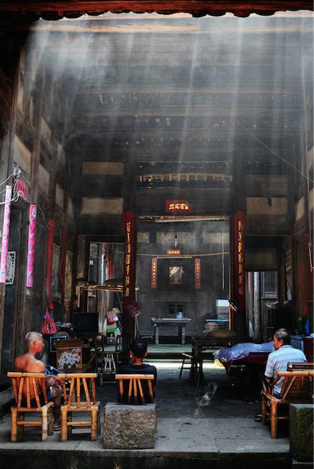 建筑丨站在屋顶看中国，真美！ 屋顶 中国 建筑 上方 中国舞台美术学会 右上 星标 本文 国学 精粹 崇真艺客