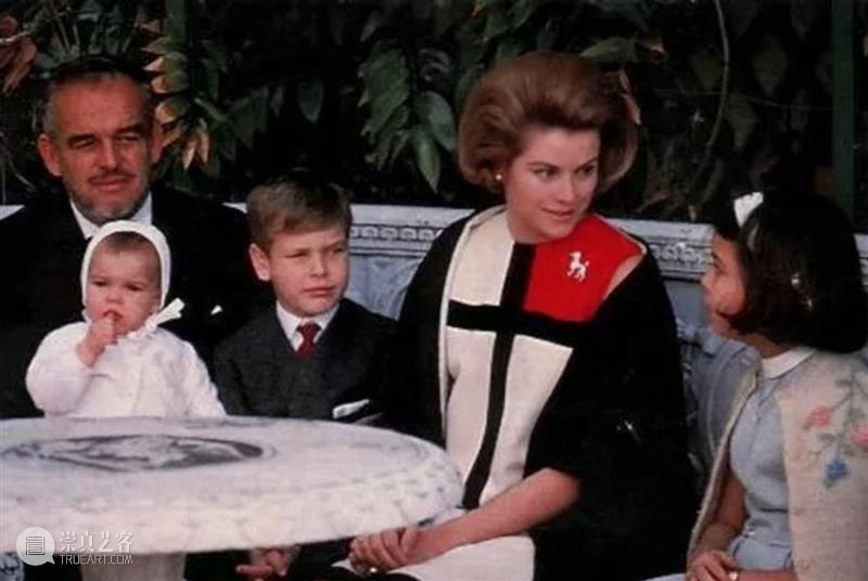 专题 | 盘点那些年艺术家与设计师的联名款 艺术家 设计师 专题 艺术 时尚 新鲜事 品牌 限量款 意思 奢侈品 崇真艺客