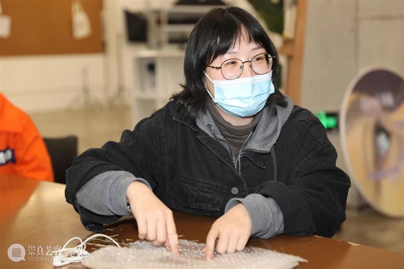 艺术零距离 | “今天，我们探访了艺术家陆平原工作室！” 艺术 零距离 艺术家陆平原工作室 故事 万物 记忆 脑海 世界 幕后 朋友们 崇真艺客