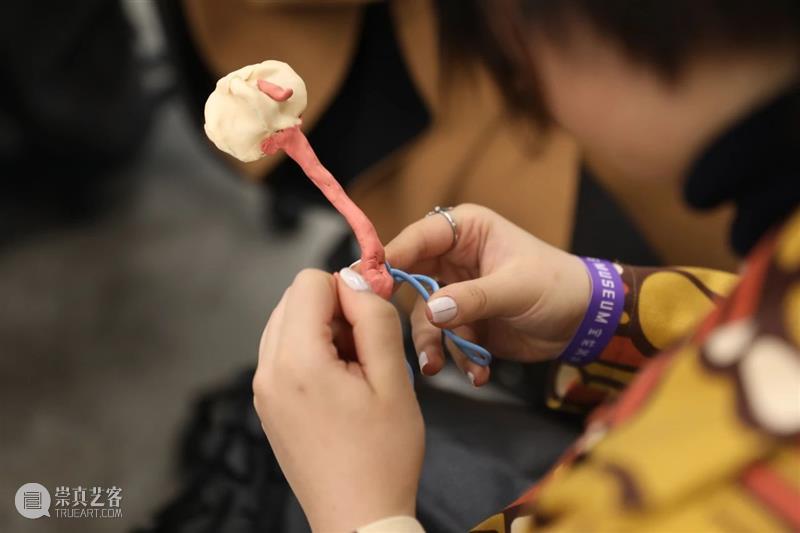 艺术零距离 | “今天，我们探访了艺术家陆平原工作室！” 艺术 零距离 艺术家陆平原工作室 故事 万物 记忆 脑海 世界 幕后 朋友们 崇真艺客