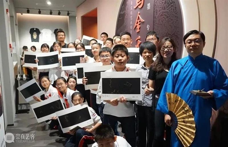 走！去虹桥机场品“乌金千秋照——徽墨专题展” 乌金 千秋 徽墨 专题展 虹桥机场 乌金千秋照——徽墨专题展 别后 徐汇艺术馆 期间 中国文化和旅游部 崇真艺客