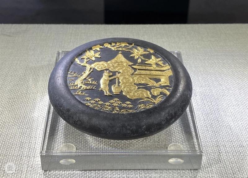 走!去虹桥机场品“乌金千秋照——徽墨专题展” 乌金 千秋 徽墨 专题展 虹桥机场 乌金千秋照——徽墨专题展 别后 徐汇艺术馆 期间 中国文化和旅游部 崇真艺客