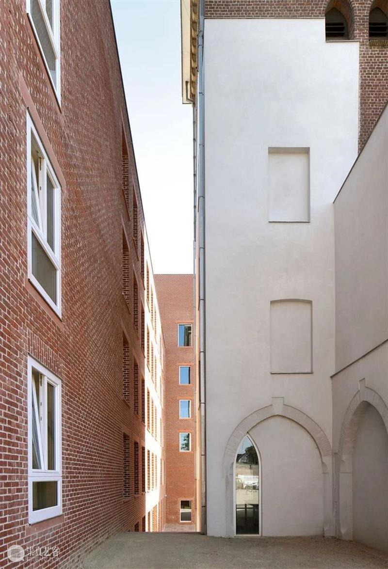 比利时修道院 Wivina / De Vylder Vinck Taillieu + jo taillieu 比利时修道院 轴测图 Filip 修道院 历史 建筑 十字形 空间 十字 示意图 崇真艺客