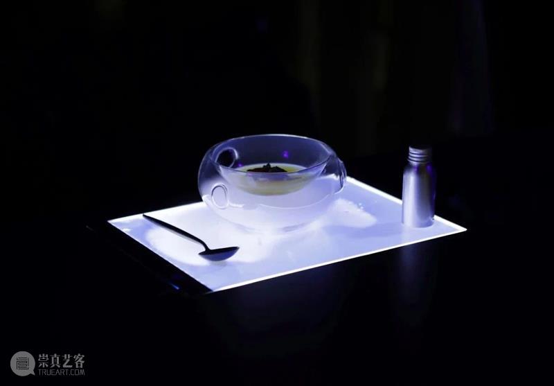 长10米的弧形投影幕墙+LED板，在宇宙边界品尝美食 视频资讯 数艺网 边界 弧形 幕墙 宇宙 LED板 美食 太空 晚餐 Planetopia 行星 崇真艺客