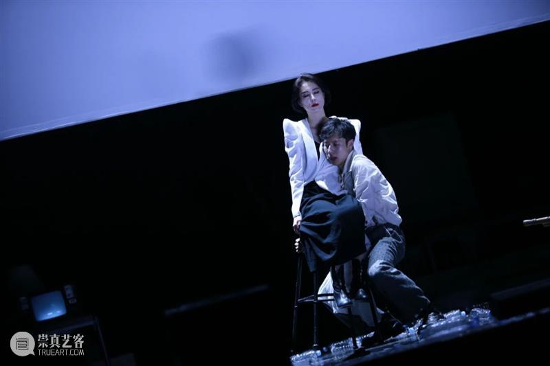 叩问爱情！《维纳斯日记》首演来袭！ 维纳斯日记 爱情 问题 戏剧 双年展 观众 面前 刘畅 导演 剧场 崇真艺客