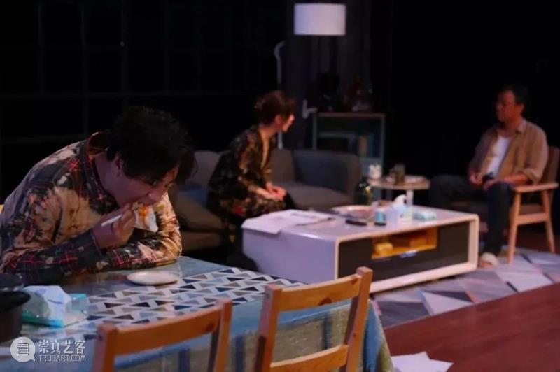 悦读 |《惊蛰》之后——走出创作的“牢笼”，我还年轻 之后 牢笼 上海话剧艺术中心 内刊 话剧 杂志 封面 闫雨童 年轻文 王静怡 崇真艺客