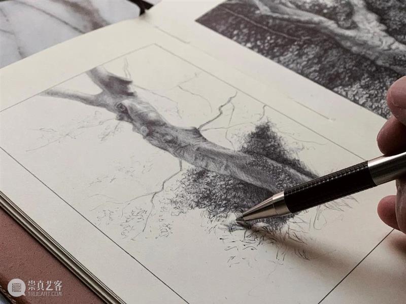 现场临摹名画，这种底气只有大神才具备 ！速速来欣赏 ~ 现场 名画 底气 大神 END 崇真艺客