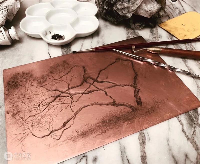 现场临摹名画，这种底气只有大神才具备 ！速速来欣赏 ~ 现场 名画 底气 大神 END 崇真艺客