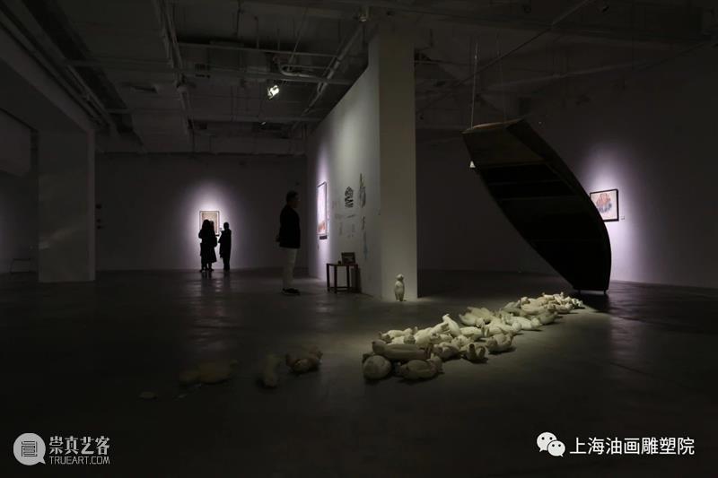 【上海油雕院 l 展览】“玩具国——袁侃作品展”今日开幕 玩具国 袁侃 作品展 上海 上方 上海油画雕塑院 活动 资讯 上海油画雕塑院美术馆 帷幕 崇真艺客