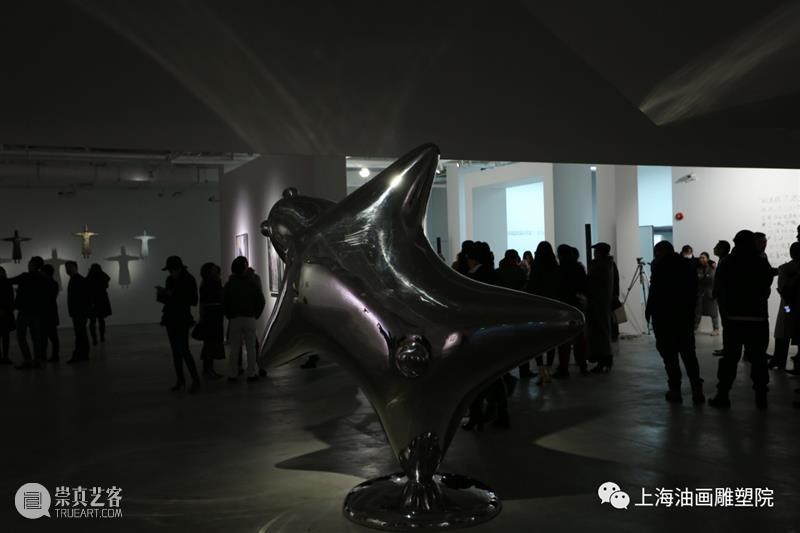 【上海油雕院 l 展览】“玩具国——袁侃作品展”今日开幕 玩具国 袁侃 作品展 上海 上方 上海油画雕塑院 活动 资讯 上海油画雕塑院美术馆 帷幕 崇真艺客