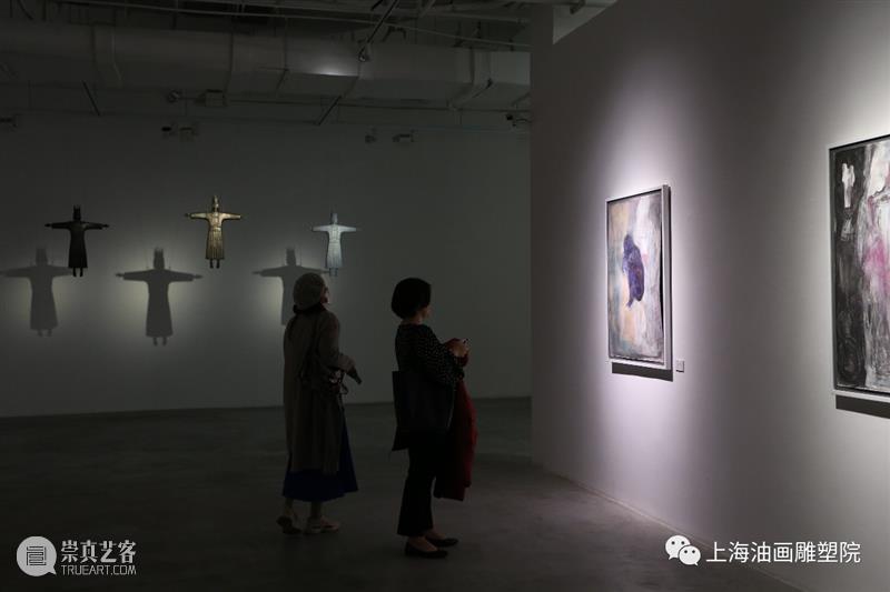 【上海油雕院 l 展览】“玩具国——袁侃作品展”今日开幕 玩具国 袁侃 作品展 上海 上方 上海油画雕塑院 活动 资讯 上海油画雕塑院美术馆 帷幕 崇真艺客