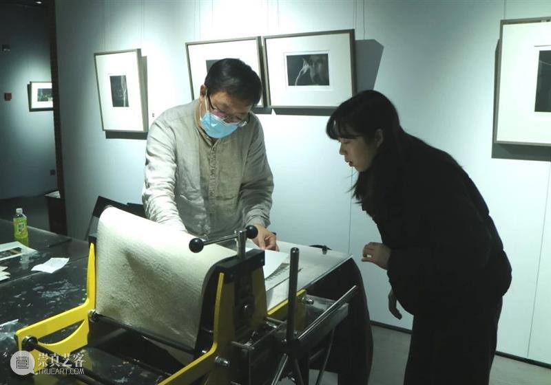 【活动回顾】制作属于自己的藏书票 藏书 活动 徐汇艺术馆 嘉宾 现场 版画 上海虹桥半岛版画艺术中心 画师 美柔汀 艺术家 崇真艺客