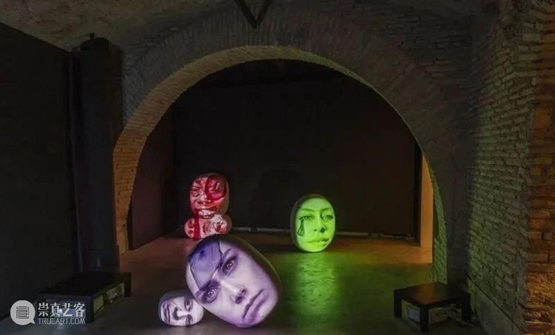 分享丨分割、变形的人脸，让他的多媒体作品独树一帜 多媒体 作品 人脸 Oursler 英国 摇滚 歌手 Bowie 大卫·鲍伊 歌曲 崇真艺客