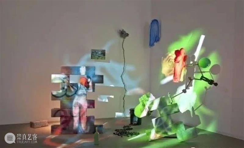 分享丨分割、变形的人脸，让他的多媒体作品独树一帜 多媒体 作品 人脸 Oursler 英国 摇滚 歌手 Bowie 大卫·鲍伊 歌曲 崇真艺客