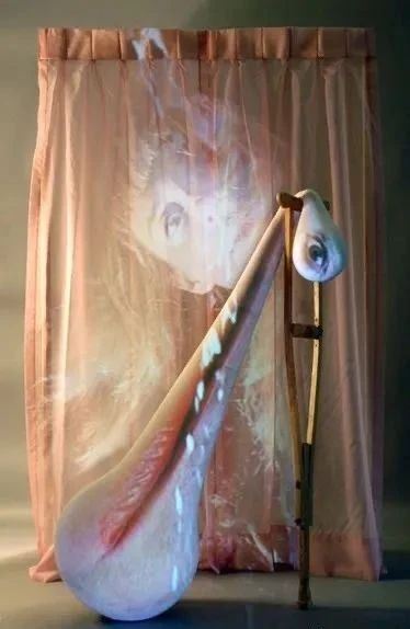 分享丨分割、变形的人脸，让他的多媒体作品独树一帜 多媒体 作品 人脸 Oursler 英国 摇滚 歌手 Bowie 大卫·鲍伊 歌曲 崇真艺客