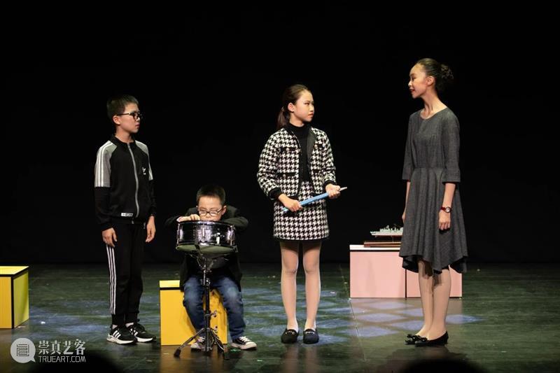 第二届上海市中小学生戏剧节昨晚闭幕 戏剧节 上海市 中小学生 上海话剧艺术中心 三楼 戏剧 沙龙 主题 背景板 演技 崇真艺客