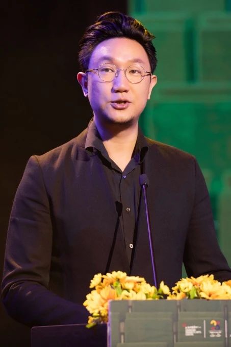 第二届上海市中小学生戏剧节昨晚闭幕 戏剧节 上海市 中小学生 上海话剧艺术中心 三楼 戏剧 沙龙 主题 背景板 演技 崇真艺客