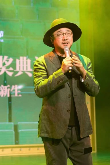 第二届上海市中小学生戏剧节昨晚闭幕 戏剧节 上海市 中小学生 上海话剧艺术中心 三楼 戏剧 沙龙 主题 背景板 演技 崇真艺客