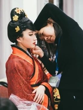 第二届上海市中小学生戏剧节昨晚闭幕 戏剧节 上海市 中小学生 上海话剧艺术中心 三楼 戏剧 沙龙 主题 背景板 演技 崇真艺客