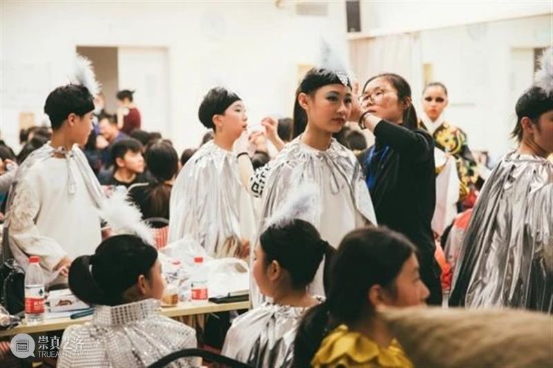 第二届上海市中小学生戏剧节昨晚闭幕 戏剧节 上海市 中小学生 上海话剧艺术中心 三楼 戏剧 沙龙 主题 背景板 演技 崇真艺客