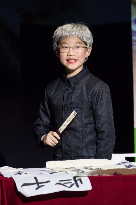 第二届上海市中小学生戏剧节昨晚闭幕 戏剧节 上海市 中小学生 上海话剧艺术中心 三楼 戏剧 沙龙 主题 背景板 演技 崇真艺客
