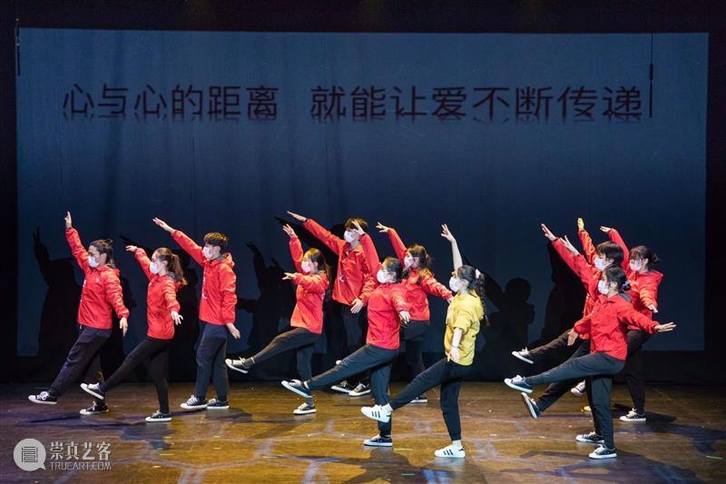 第二届上海市中小学生戏剧节昨晚闭幕 戏剧节 上海市 中小学生 上海话剧艺术中心 三楼 戏剧 沙龙 主题 背景板 演技 崇真艺客