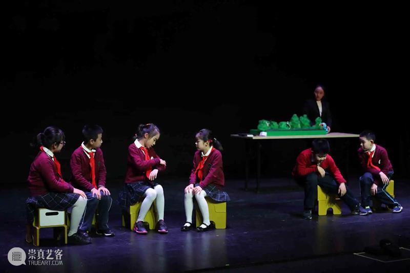 第二届上海市中小学生戏剧节昨晚闭幕 戏剧节 上海市 中小学生 上海话剧艺术中心 三楼 戏剧 沙龙 主题 背景板 演技 崇真艺客