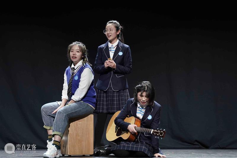第二届上海市中小学生戏剧节昨晚闭幕 戏剧节 上海市 中小学生 上海话剧艺术中心 三楼 戏剧 沙龙 主题 背景板 演技 崇真艺客