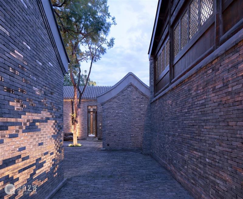 北京青云胡同戏剧天地，玻璃砖与残墙对话 / 原地建筑 青云胡同 原地 建筑 玻璃砖 戏剧 北京 天地 城市 空间 灵魂 崇真艺客