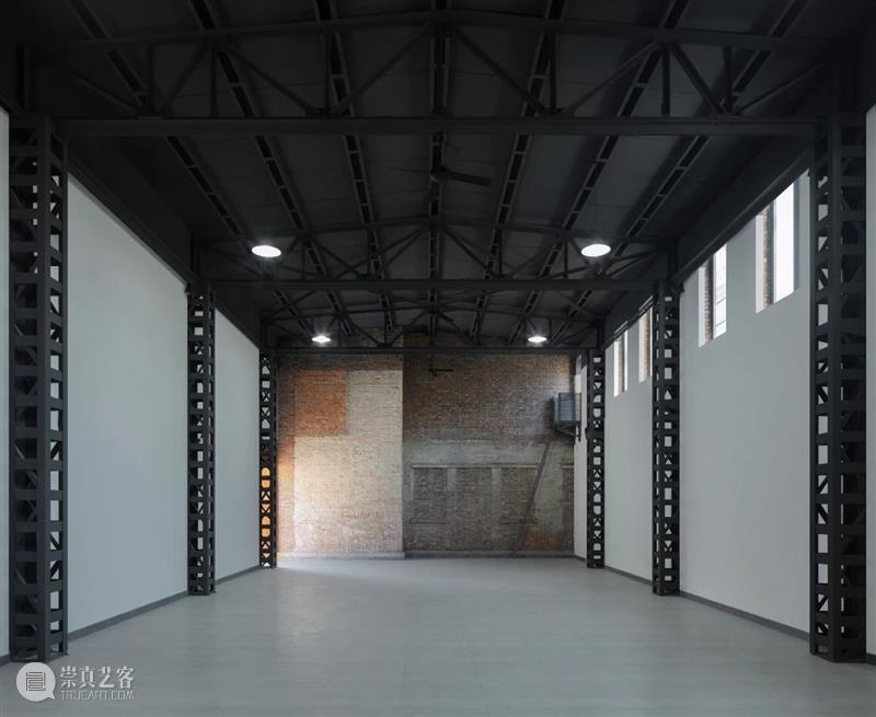 北京青云胡同戏剧天地，玻璃砖与残墙对话 / 原地建筑 青云胡同 原地 建筑 玻璃砖 戏剧 北京 天地 城市 空间 灵魂 崇真艺客